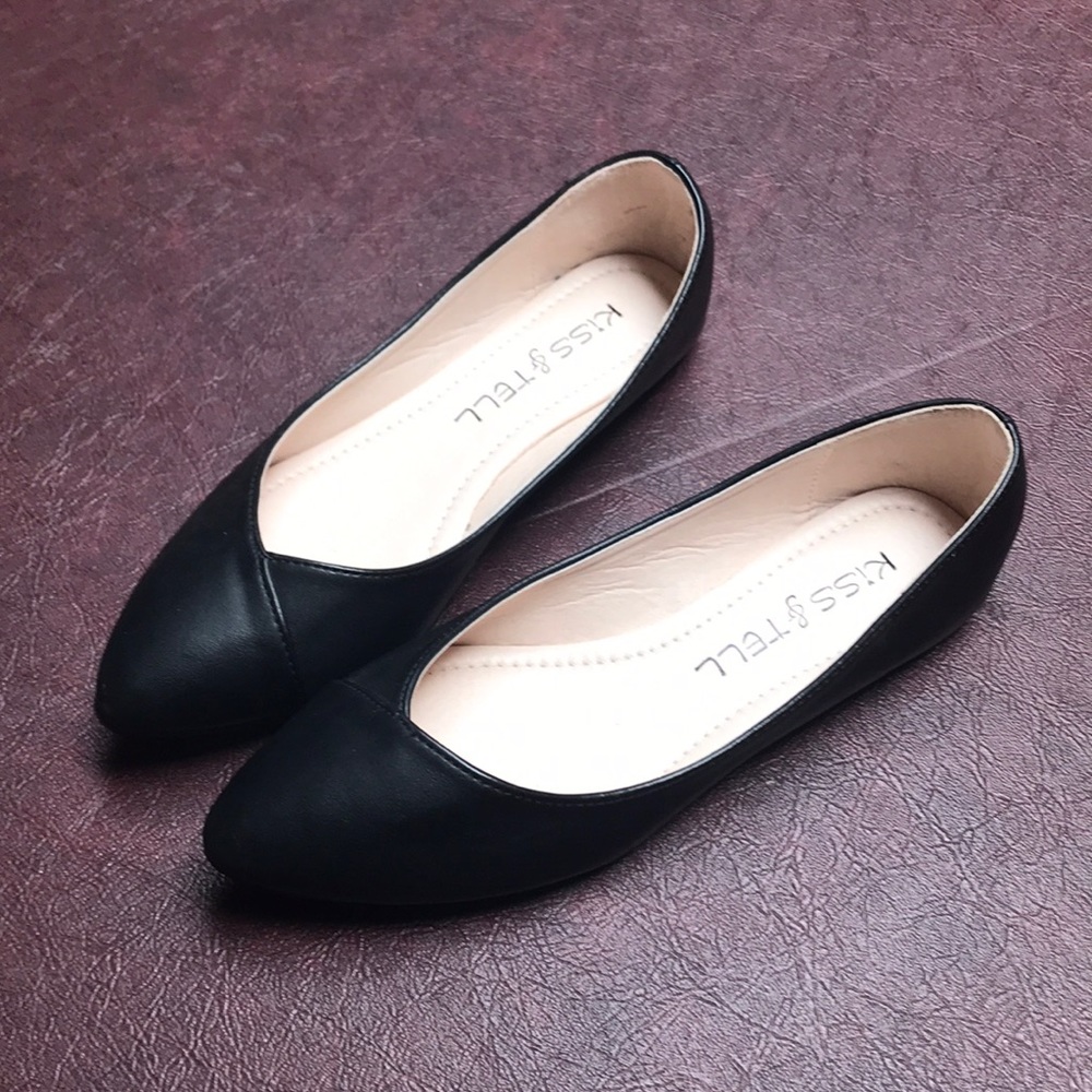 Kiss & Tell Black Flats Size 8
